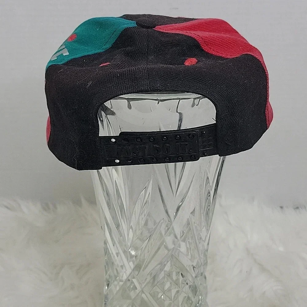 NIKE Red, black,‎ and Green Youth Baseball Hat OS - Picture 3 of 7